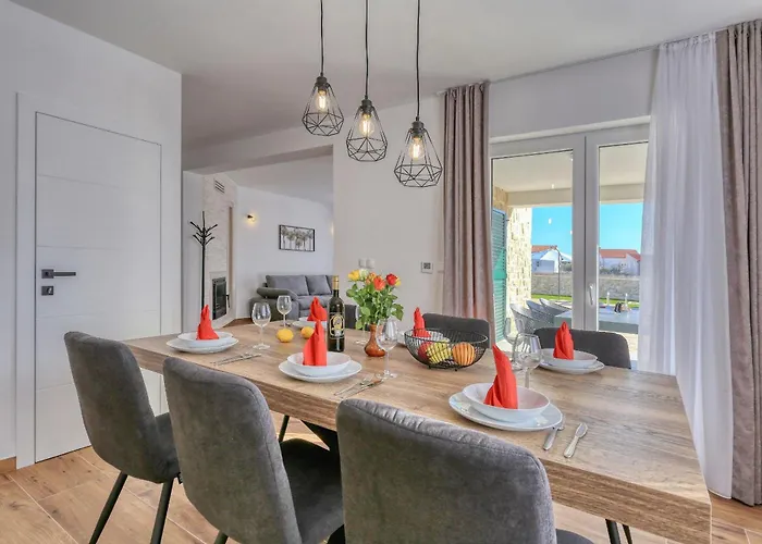 Privdate Villa *